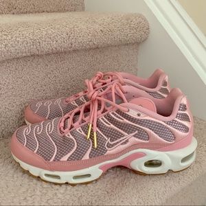 NIKE AIR MAX PLUS women’s size 9 pink/blush
